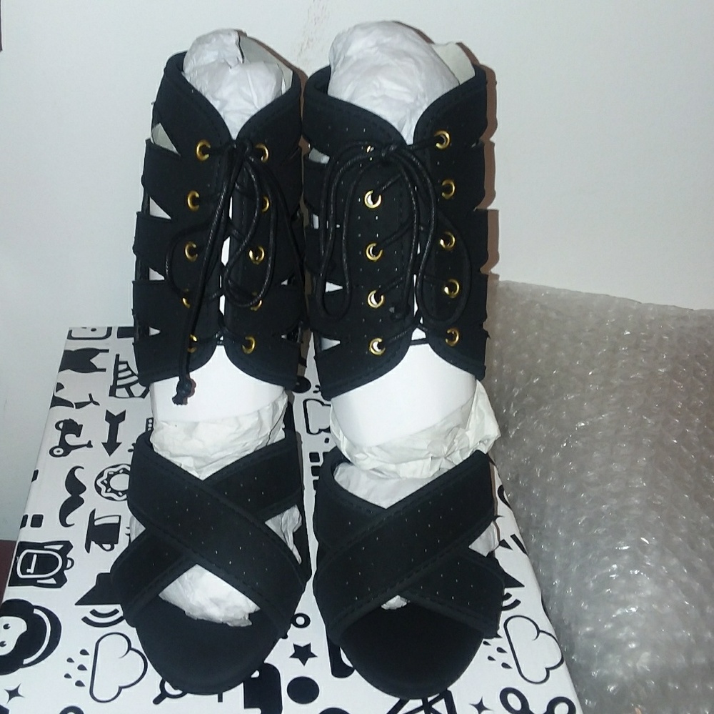 🛑QUPID Black Strappy Cage Lace Up Stiletto  Heels - Picture 3 of 7